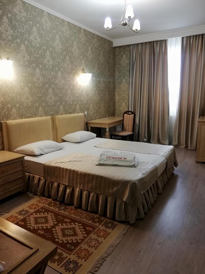 O Azamat Hotel Astana Eksteriør billede