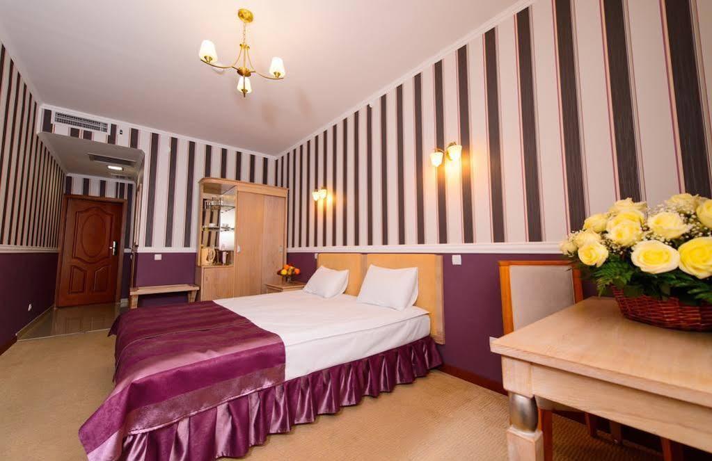 O Azamat Hotel Astana Eksteriør billede