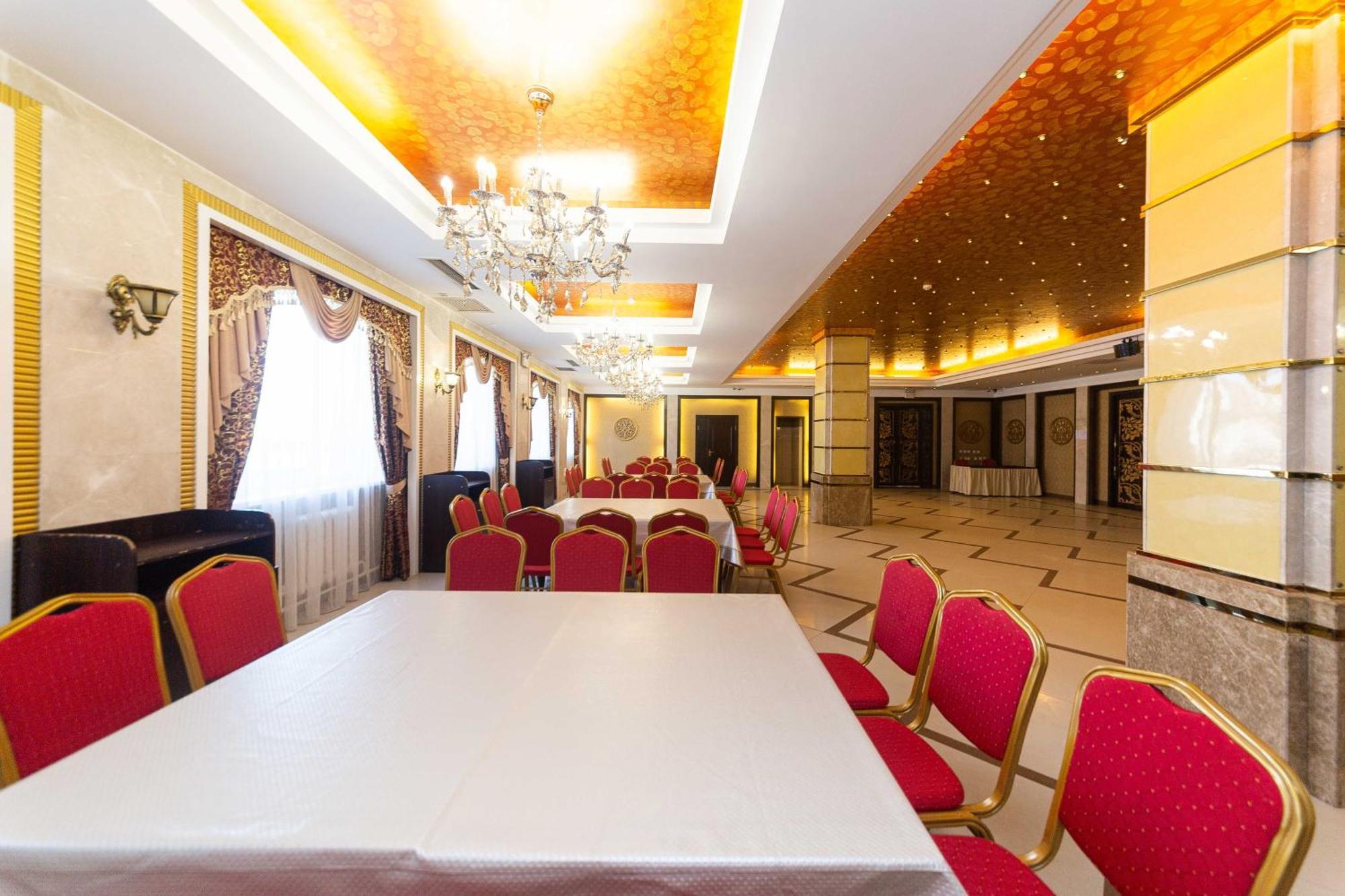 O Azamat Hotel Astana Eksteriør billede