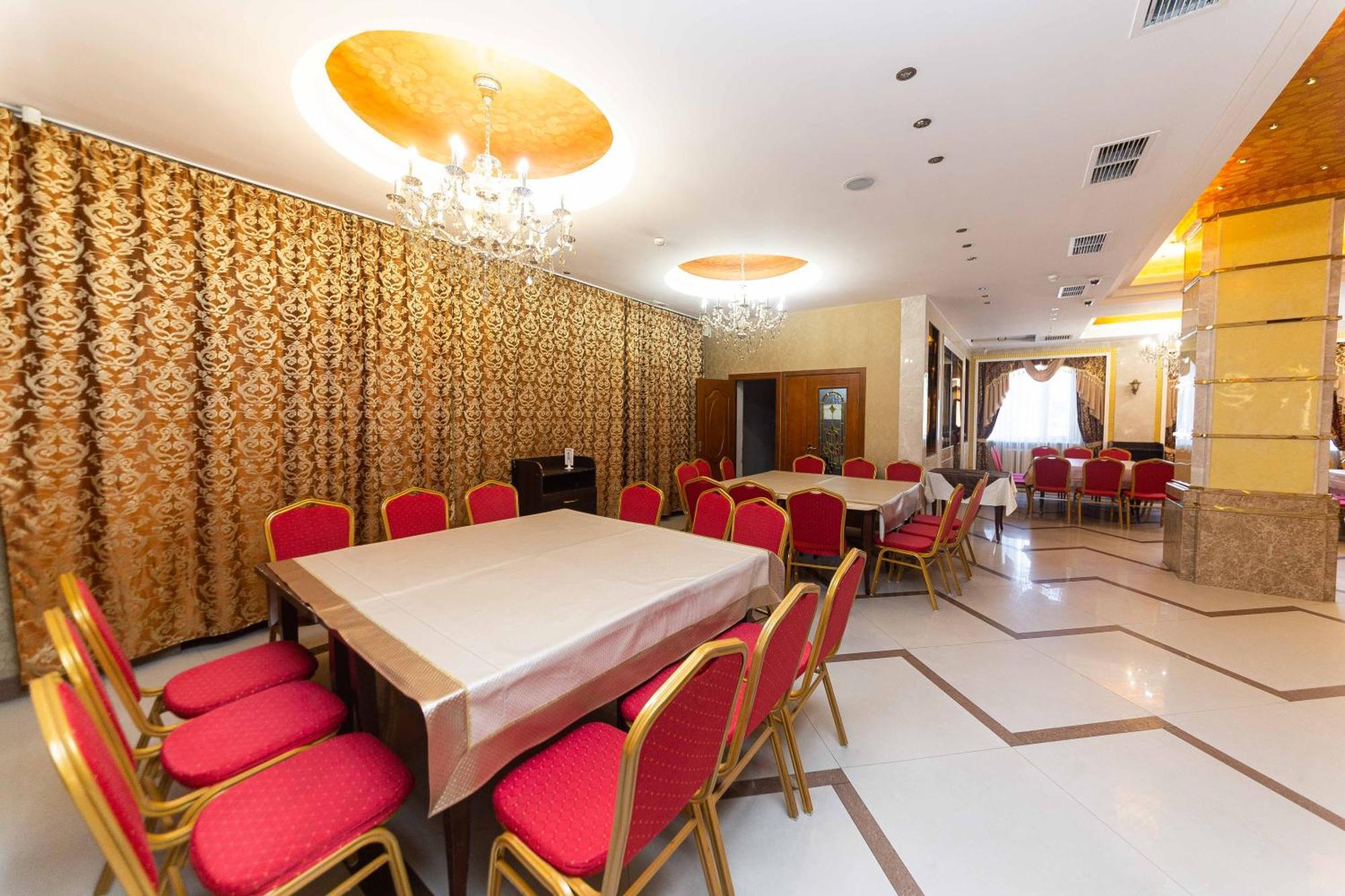 O Azamat Hotel Astana Eksteriør billede