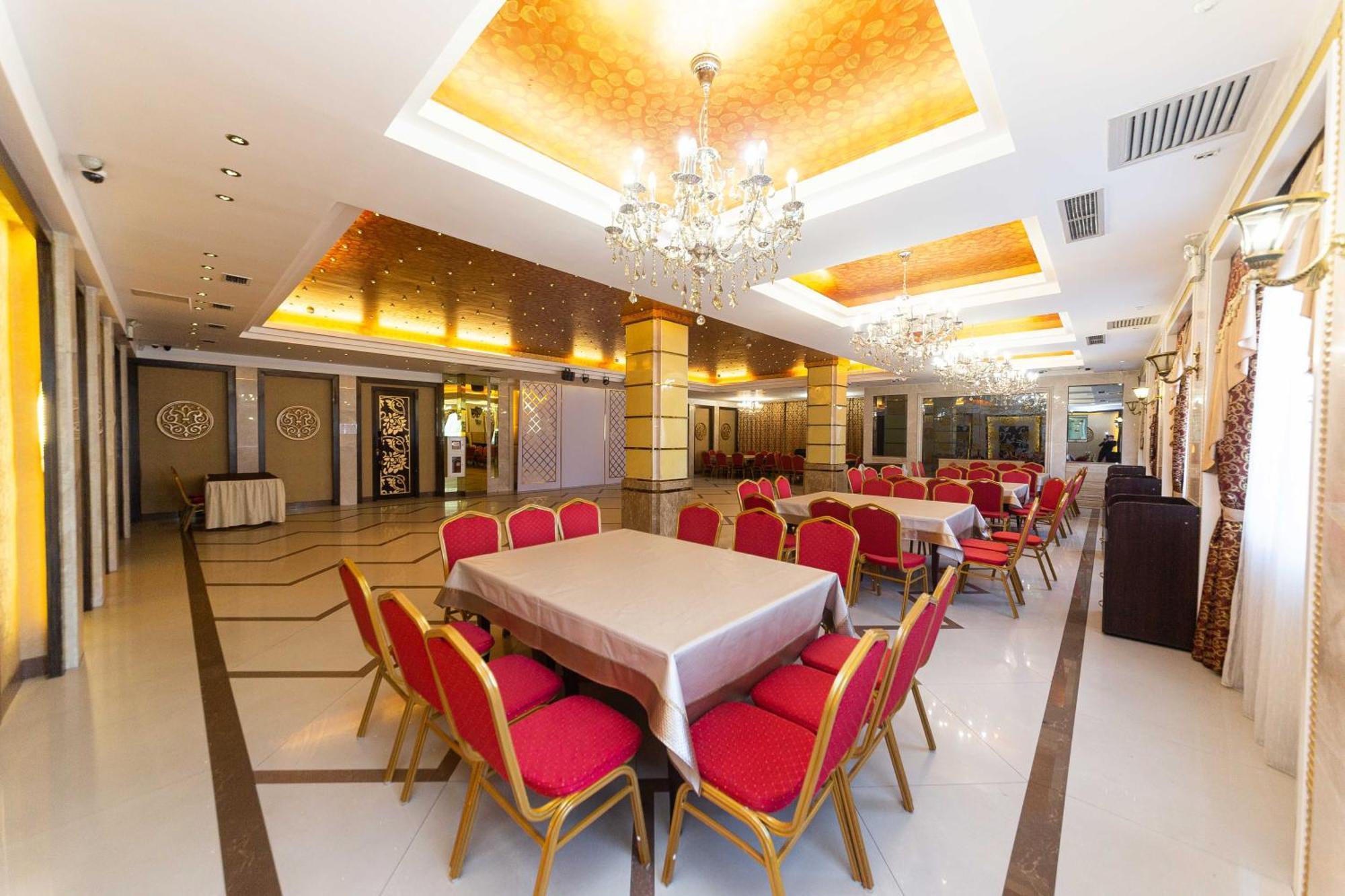O Azamat Hotel Astana Eksteriør billede