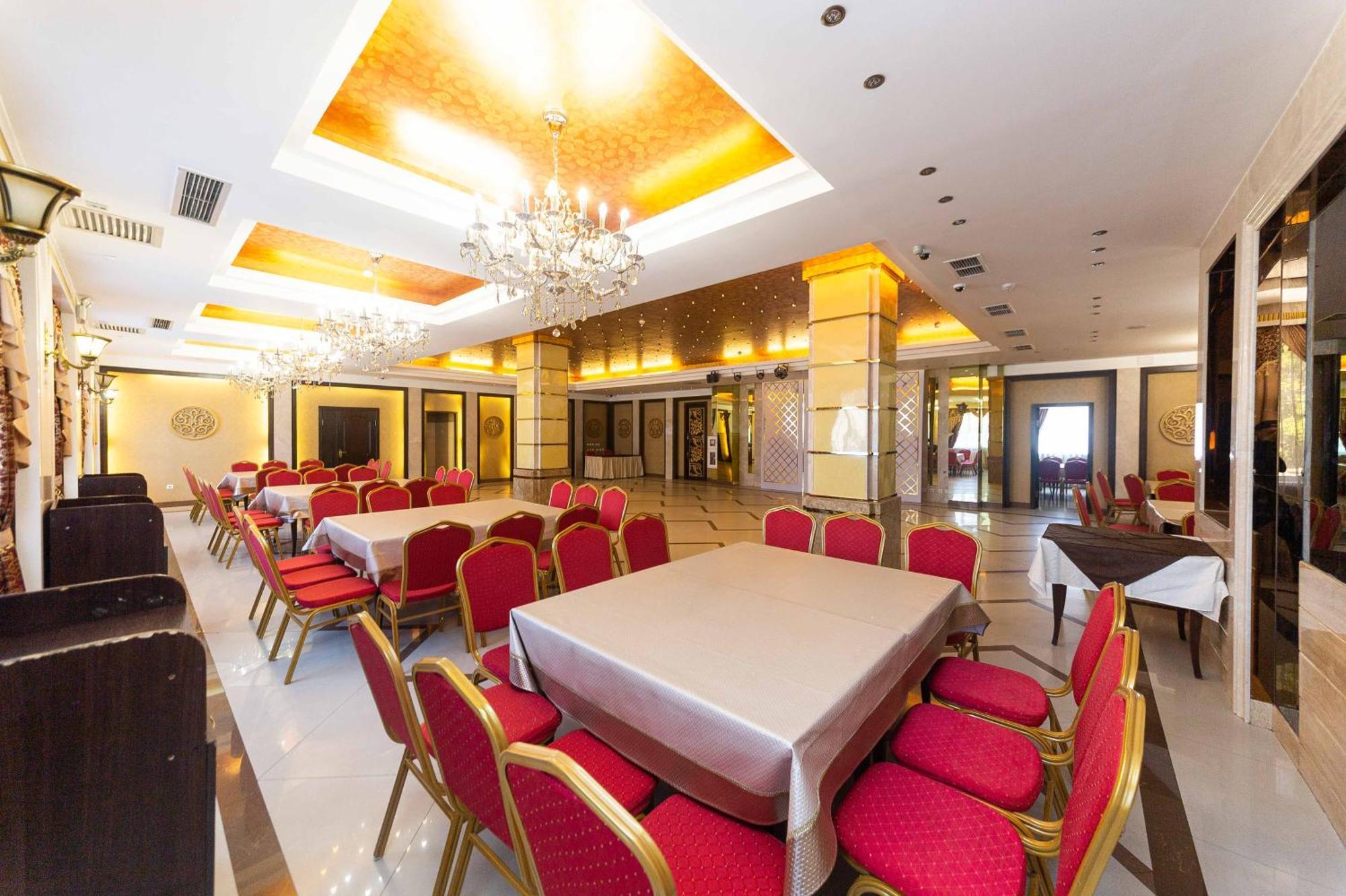 O Azamat Hotel Astana Eksteriør billede