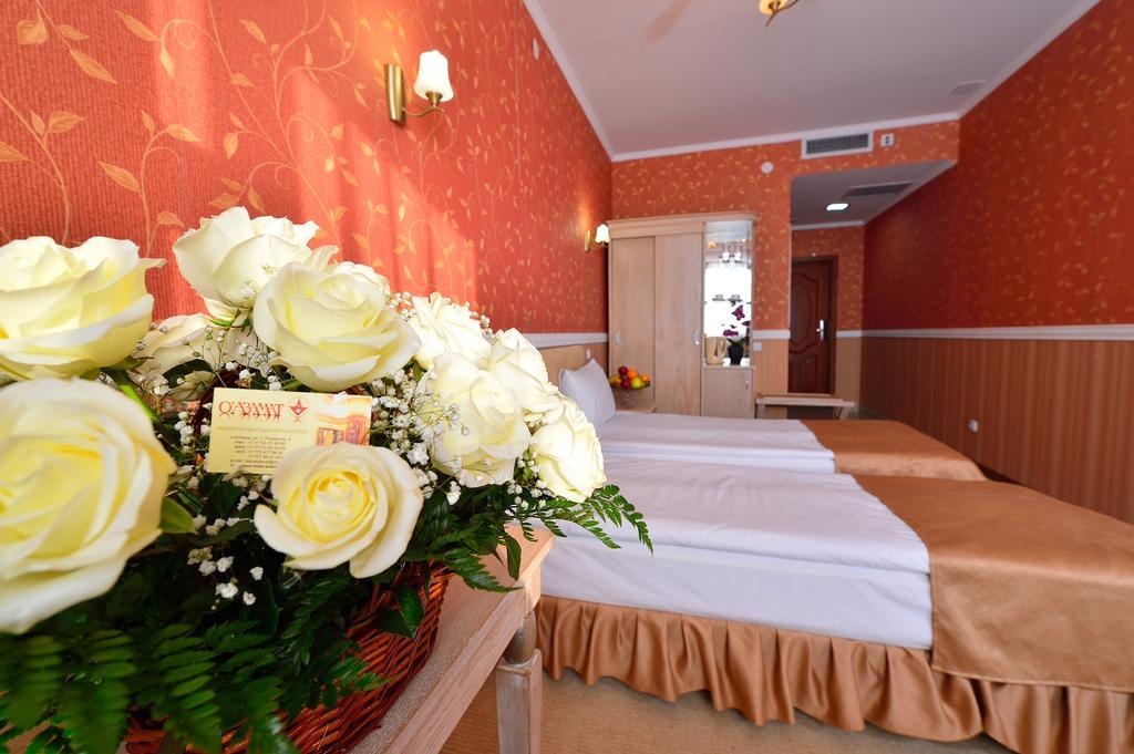 O Azamat Hotel Astana Eksteriør billede