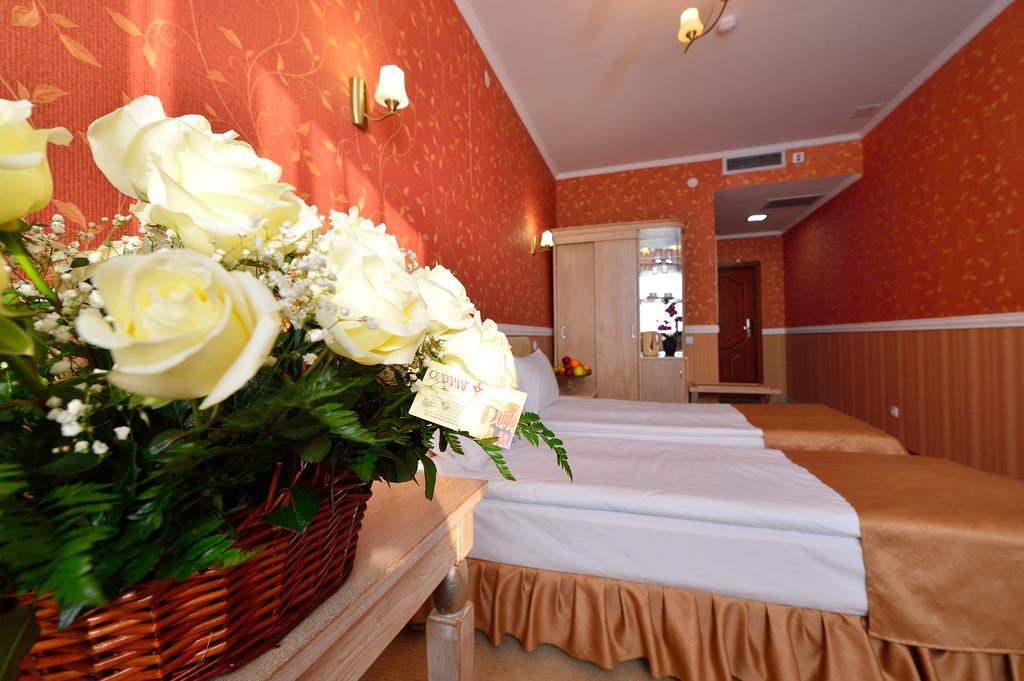 O Azamat Hotel Astana Eksteriør billede
