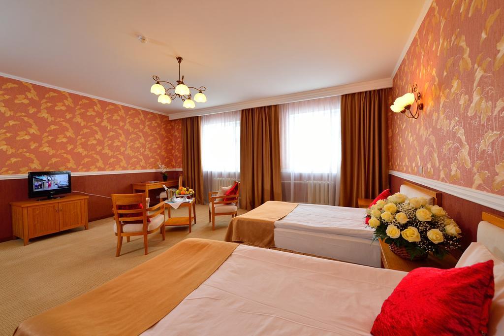 O Azamat Hotel Astana Eksteriør billede
