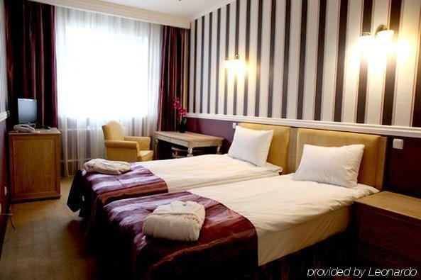 O Azamat Hotel Astana Værelse billede