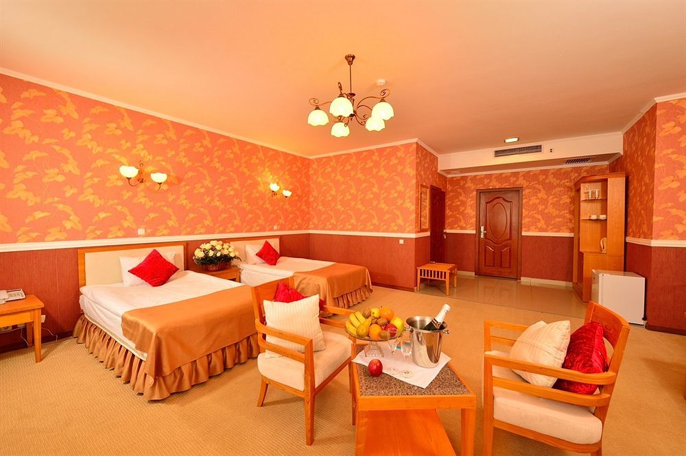 O Azamat Hotel Astana Eksteriør billede