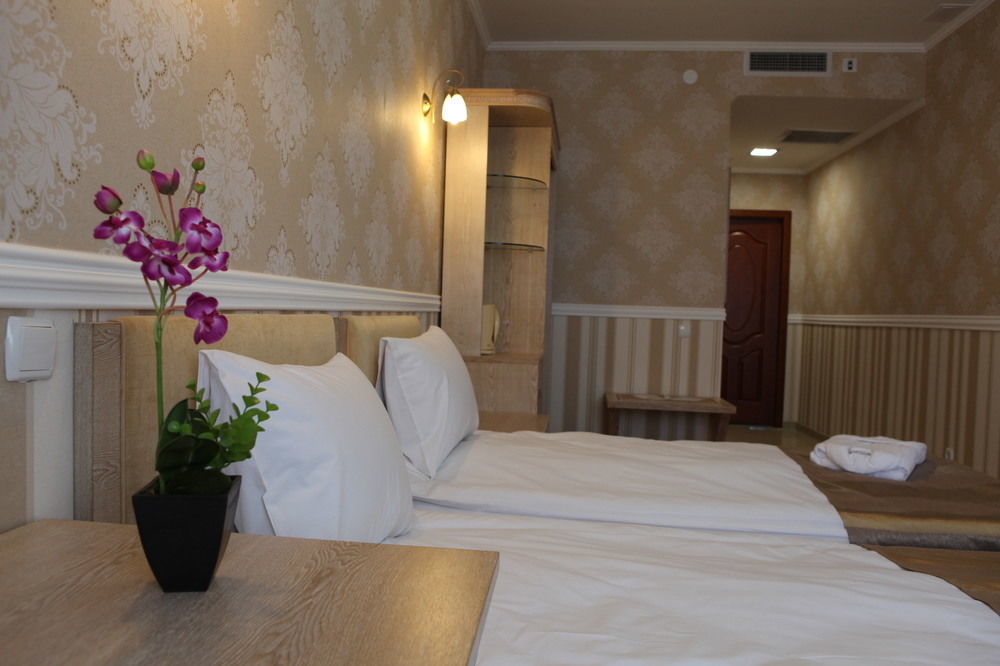 O Azamat Hotel Astana Eksteriør billede