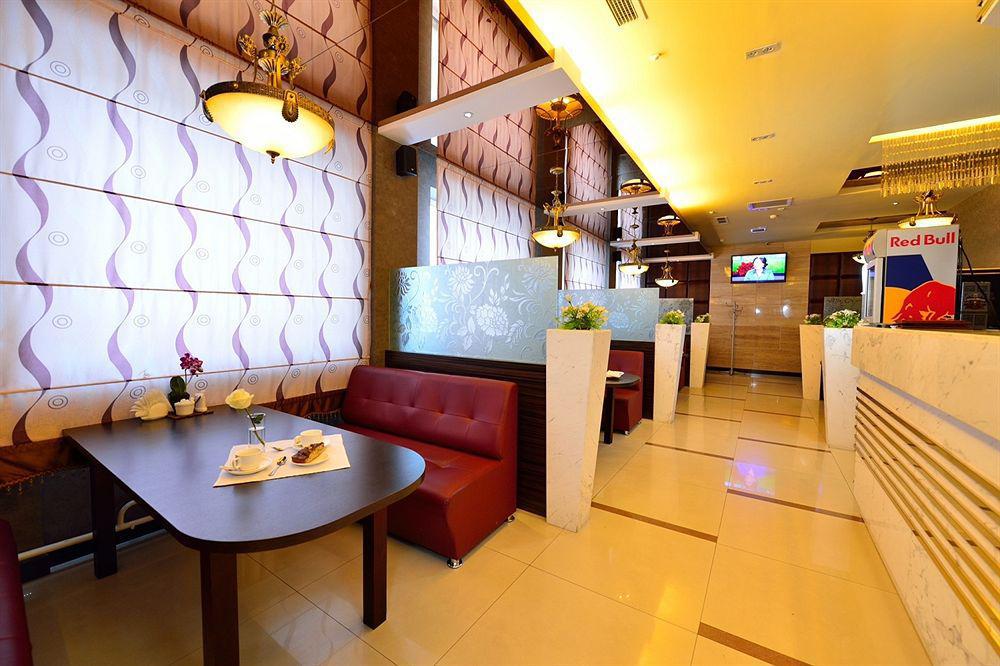 O Azamat Hotel Astana Eksteriør billede